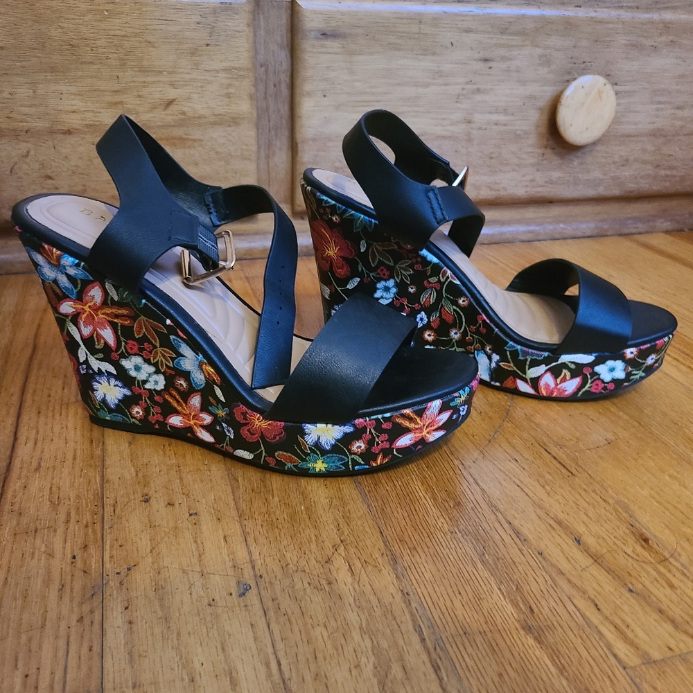 BAMBOO Black Floral Wedge Sandals